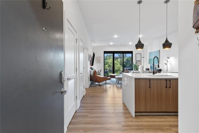 Foto del edificio - 112 Rogers St SE