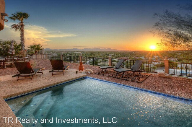Foto del edificio - 4 br, 3.5 bath House - 4484 E. River Oak