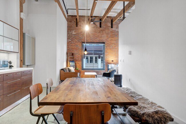 Photo du bâtiment - 55 E Cordova St
