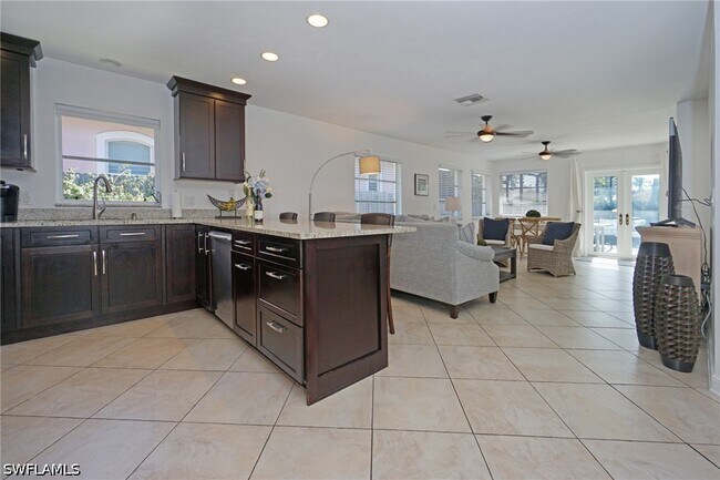 Foto del edificio - 768 96th Ave N