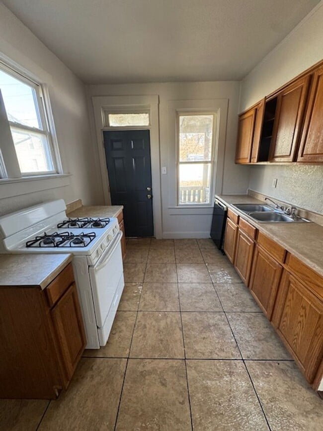 Foto del edificio - 2813 Hoagland Ave