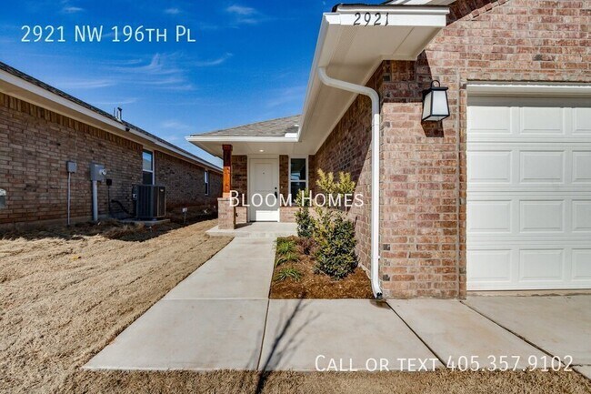 Foto del edificio - 2921 NW 196th Pl