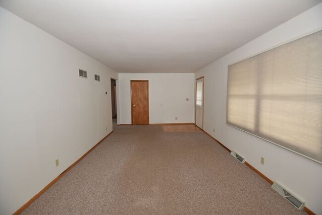 Building Photo - Mishawaka- 3 bedroom Country living near t...