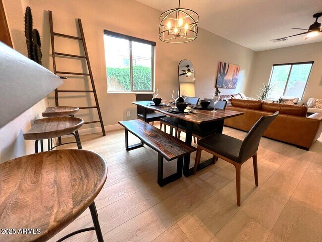 Foto del edificio - 6119 E Knolls Way N