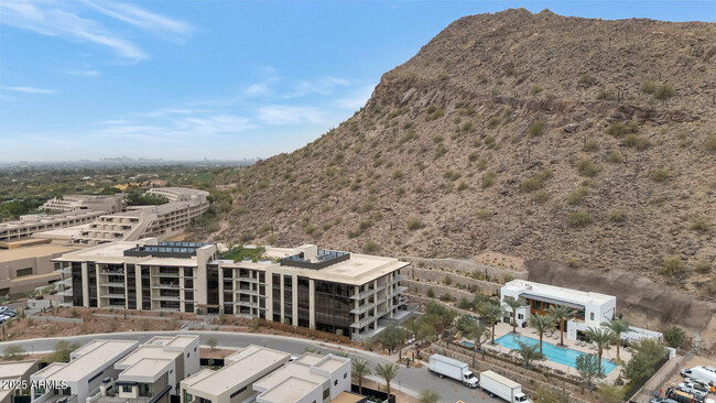 Foto del edificio - 5000 E Camelback Rd