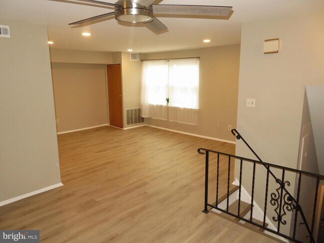 Building Photo - 163 Parker Ave