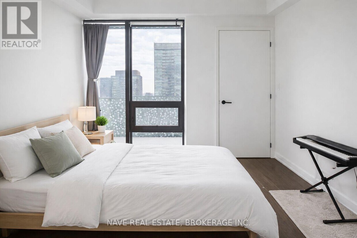 Building Photo - 55 Charles St E