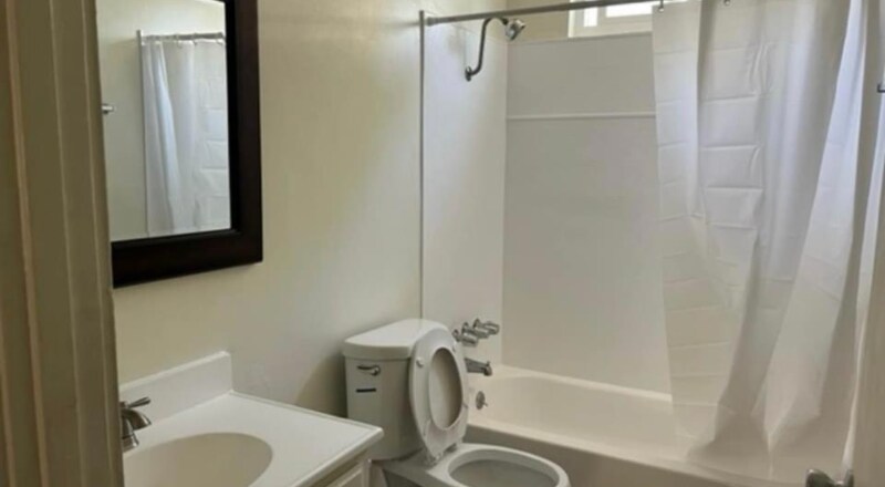 Foto principal - 8821 Owensmouth Ave