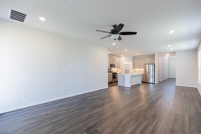 Building Photo - 4734 Audubon Pl