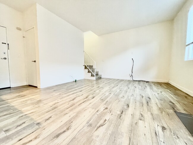 Foto del edificio - 1130 Rexford Dr
