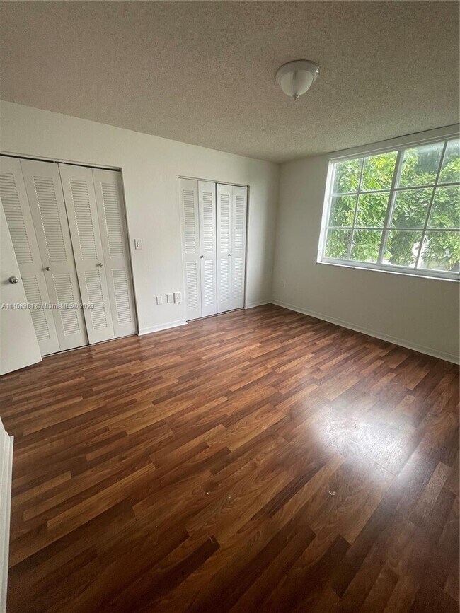 Foto del edificio - 4420 NW 107th Ave
