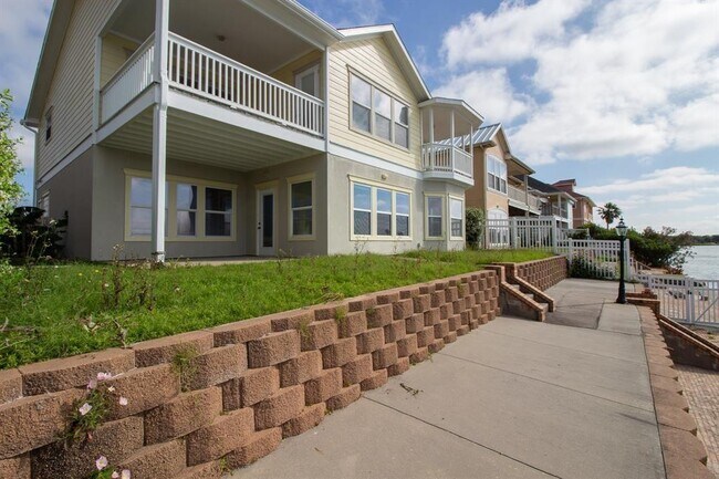 Building Photo - 10513 Schaper Rd