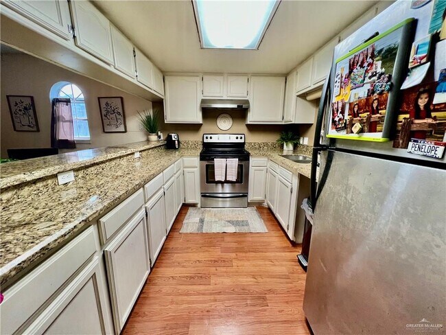 Foto del edificio - 2700 Parker Ln