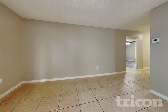 Foto del edificio - 2415 Woody Trace Ln