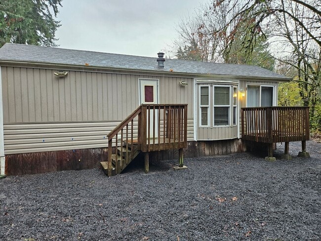Foto del edificio - Fully Furnished Tiny house in the woods. All utilities included.