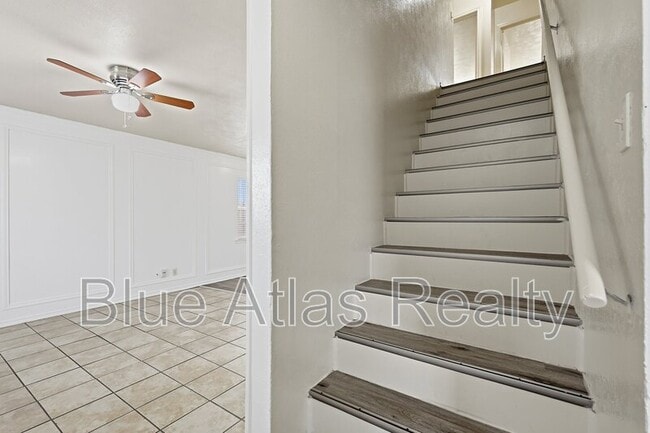 Building Photo - 704 Skyline Dr