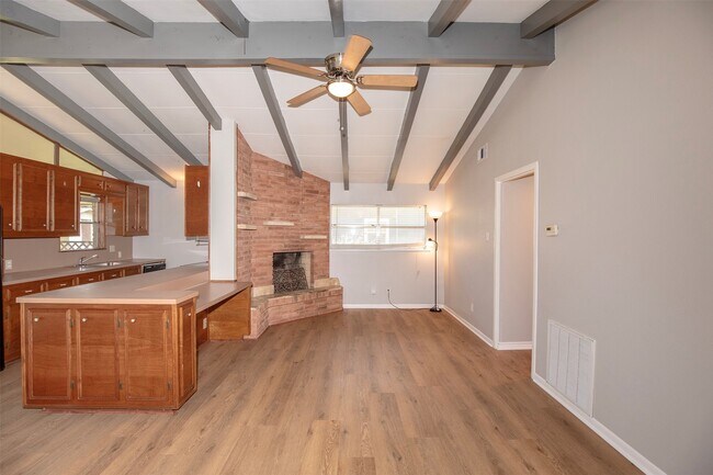 Foto del edificio - 2024 Bogatto St