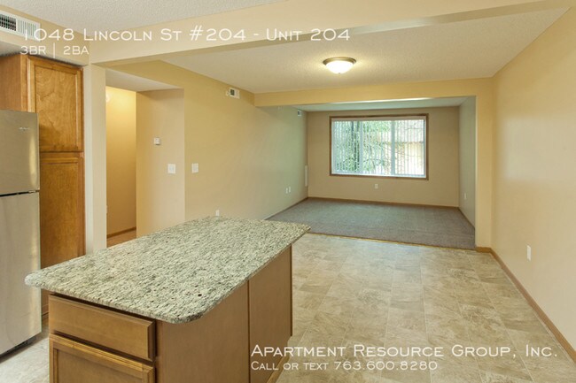 Building Photo - 1048 Lincoln St