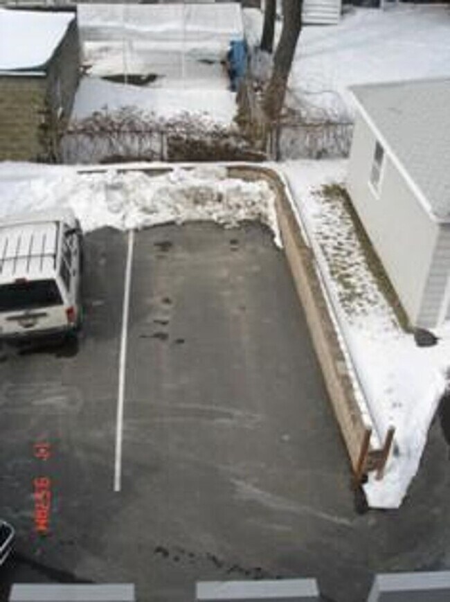 Building Photo - Spacious 3Br apartment in Brighton. 2 Park...
