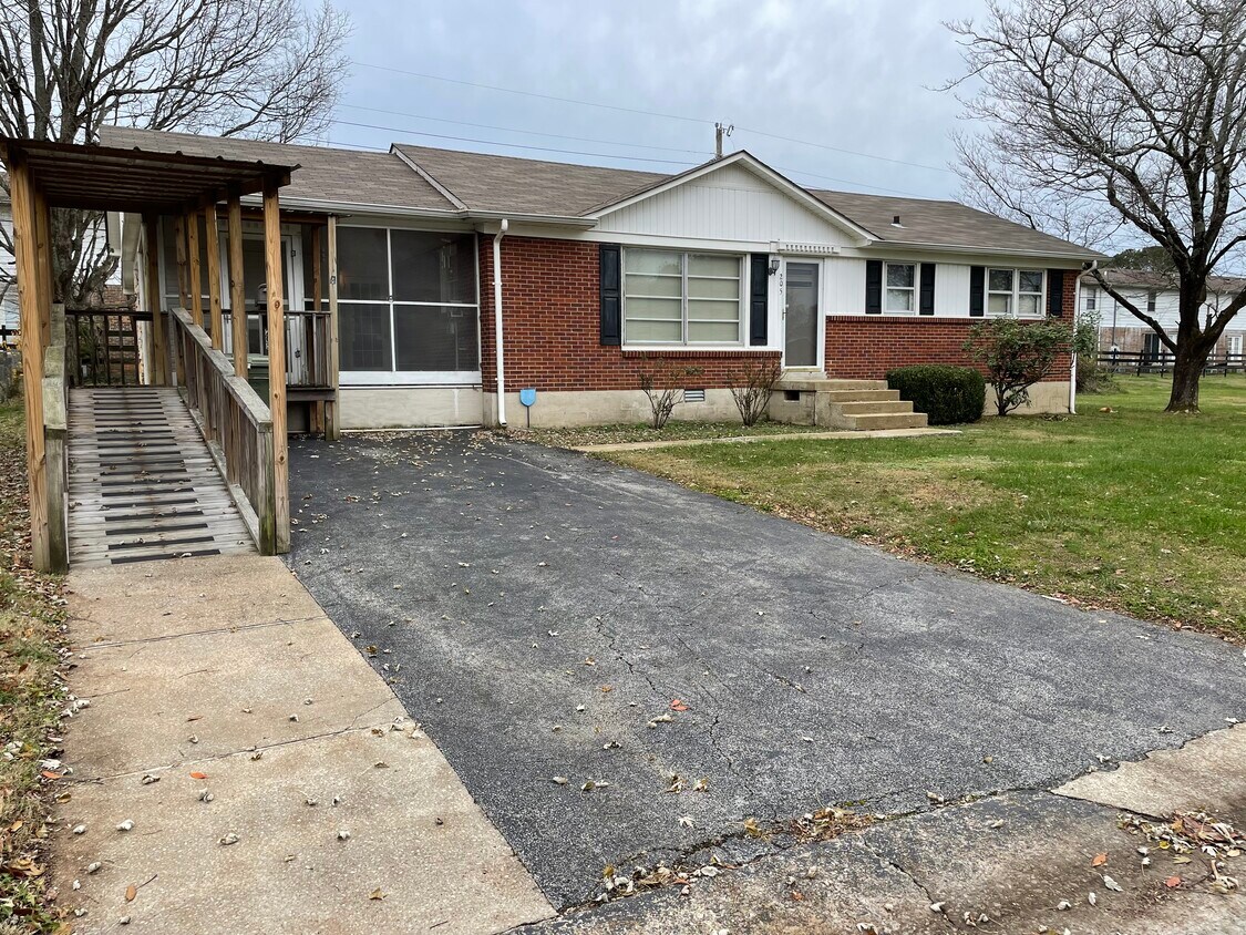 205 Marston St, Lawrenceburg, TN 38464 House Rental in Lawrenceburg