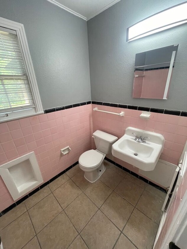 Primary Photo - 3412 W Brookview Dr