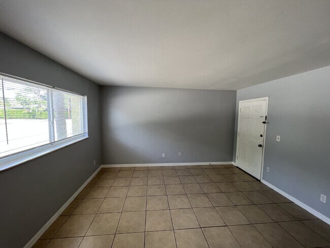 Foto del edificio - "Charming 1-Bedroom Oasis in the Heart of Tampa - 600 Sq. Ft. of Cozy Comfort!"
