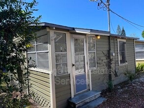 Building Photo - 309 W Comanche Ave