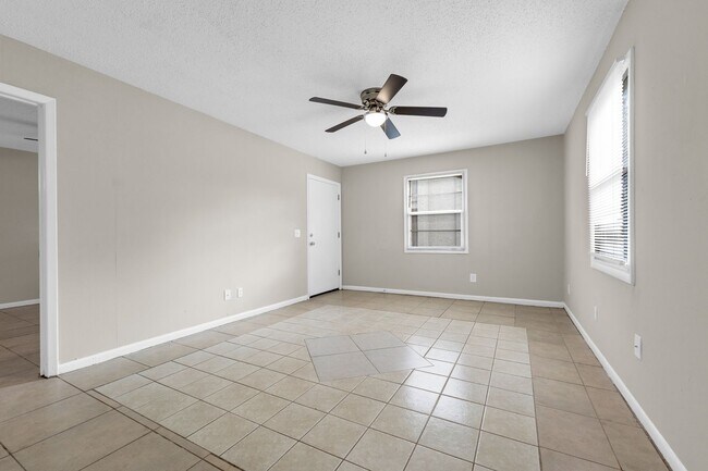 Foto del edificio - 1BD/1BA Apartment off Curry Ford in Henley Park Apartments!