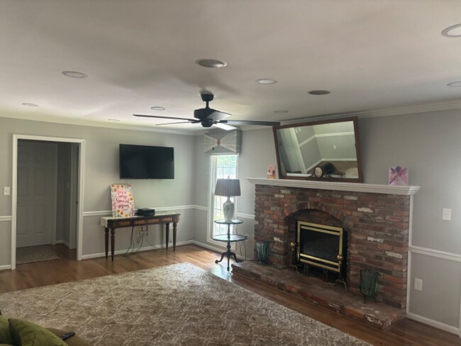 Building Photo - 14908 Village Gate Dr