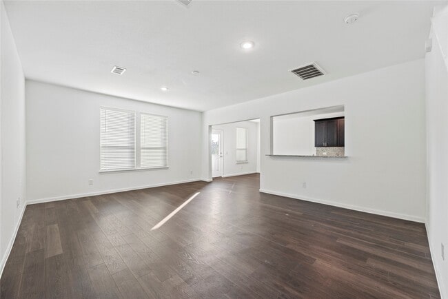 Foto del edificio - 7322 Madison Cmns Ln