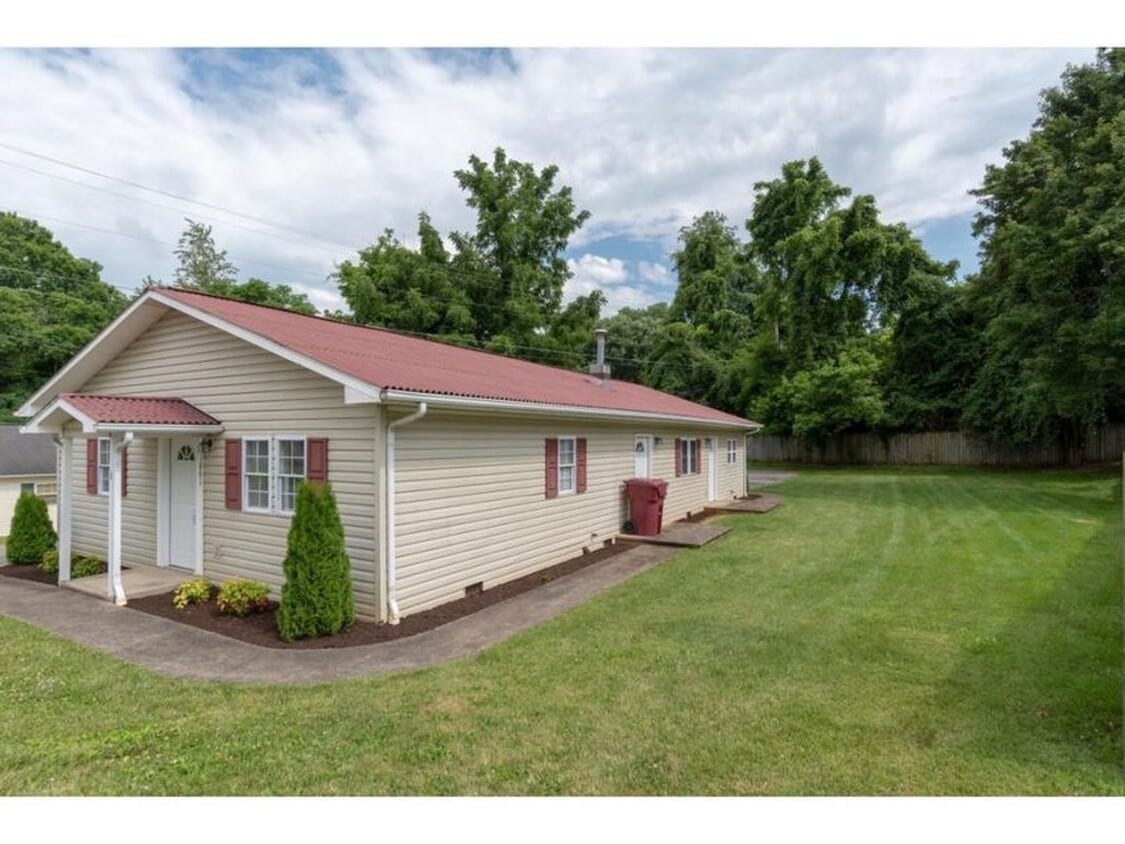 Primary Photo - 1801 Indian Ridge Rd