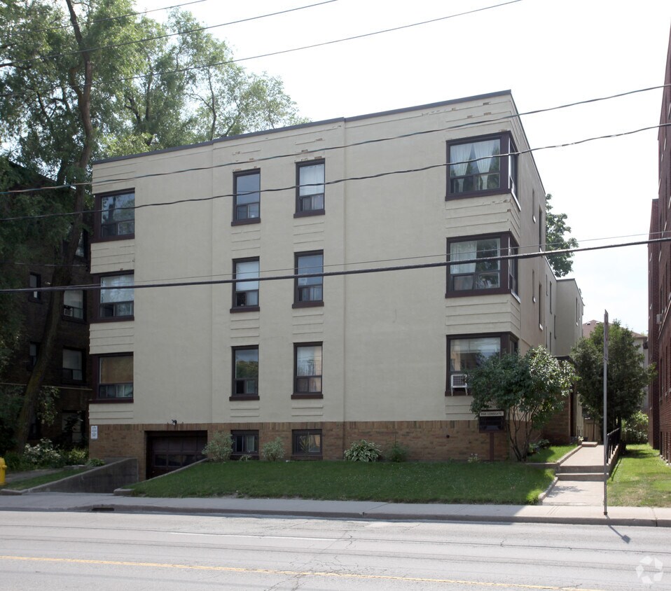 Photo du bâtiment - 1594 Bathurst St