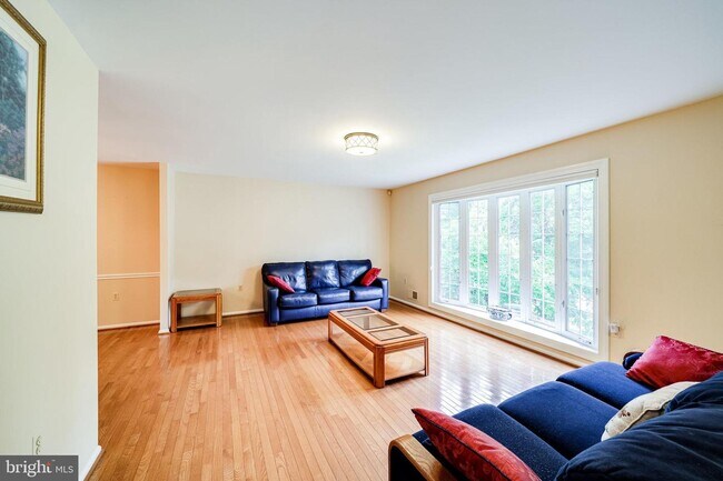 Foto del edificio - 8228 Riverside Rd