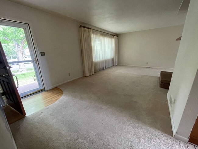 Foto del edificio - 2310 Fox Dr