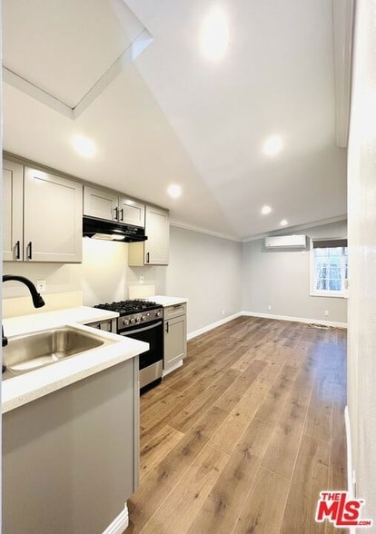 Building Photo - 14236 1/2 Tiara Street Unit
