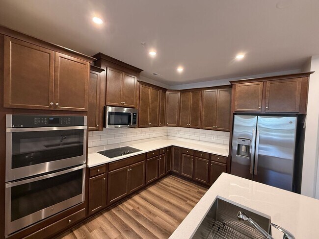 Foto del edificio - 6711 Belcrest Rd