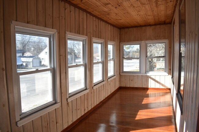 Building Photo - 335 Minot Ave
