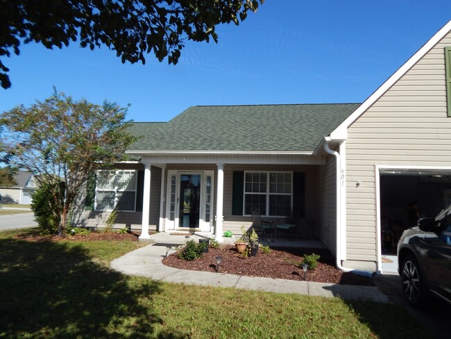 Foto del edificio - 4 Bedroom 2 Bath in Desirable  Neighborhood