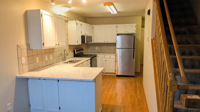 Building Photo - Stunning 2 Bedroom Home in The Heart of Eagan