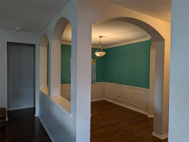 Building Photo - 370 Spring Dr