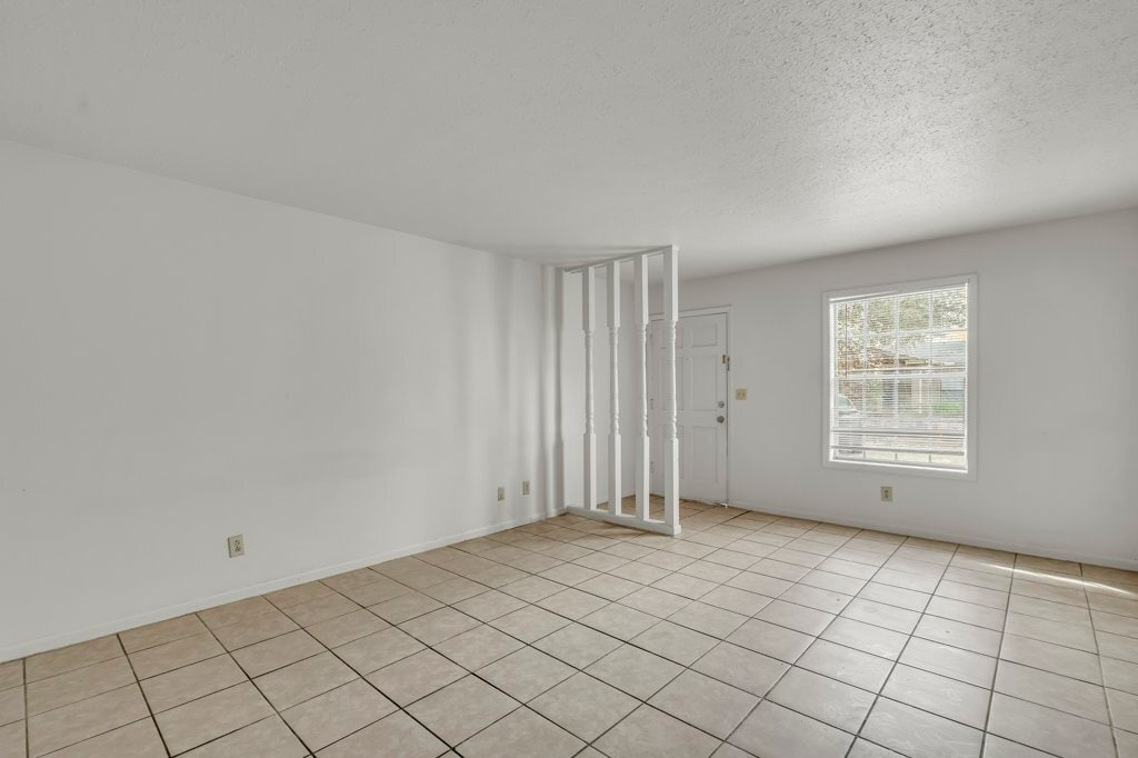 Building Photo - 419 10th St S