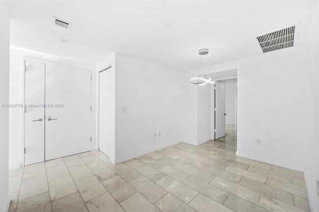 Building Photo - 650 NE 32nd St