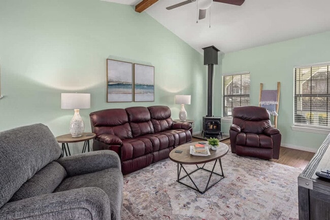 Building Photo - 2110 Loren Cir