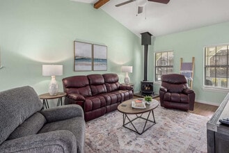 Building Photo - 2110 Loren Cir