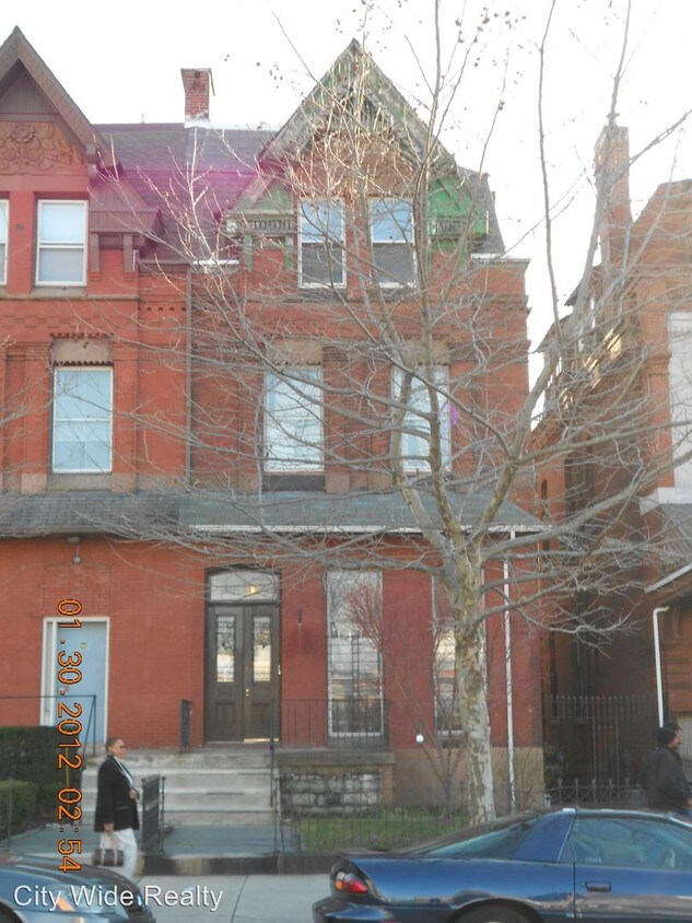 Primary Photo - 4202 Walnut St