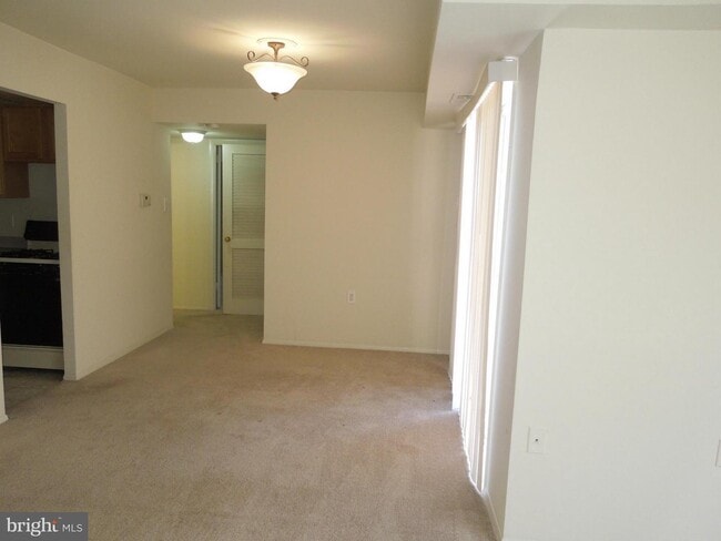 Building Photo - 125L Clubhouse Dr SW