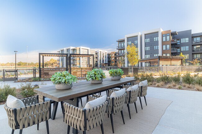 Foto del edificio - 10505 Deerwood Rd