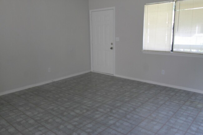 Foto del edificio - Ursus Holdings LLC (2455 TD)