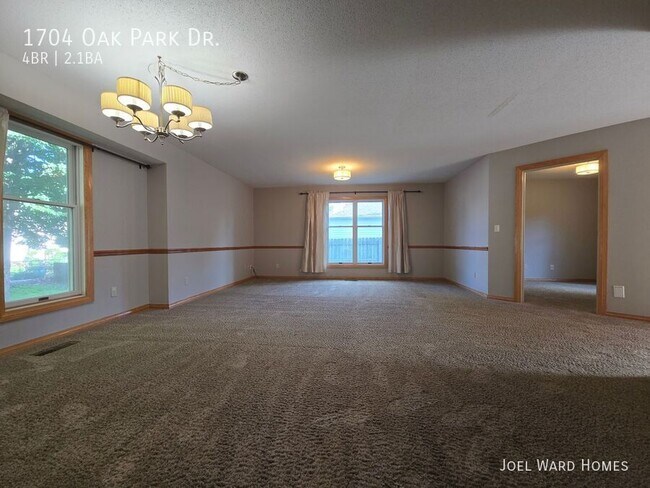 Foto del edificio - 1704 Oak Park Dr