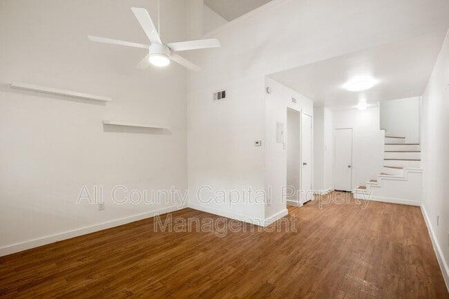 Building Photo - 502 W 35th St